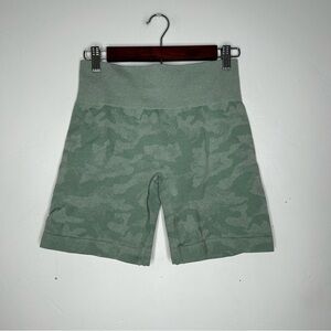 NVGTN Green Camouflage Athletic Shorts Bike Shorts Lifting Running Size Medium